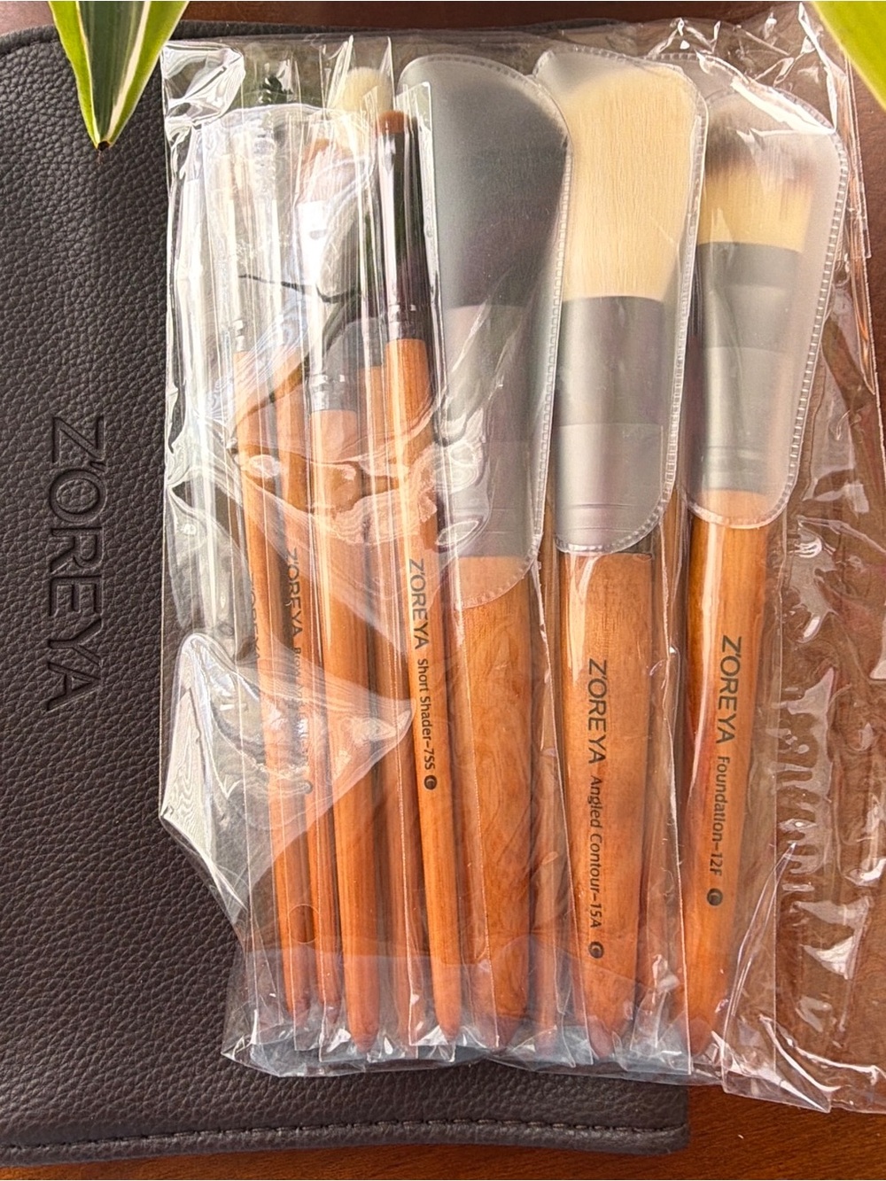 Natural Wood Handle Makeup Brush Set - Brown